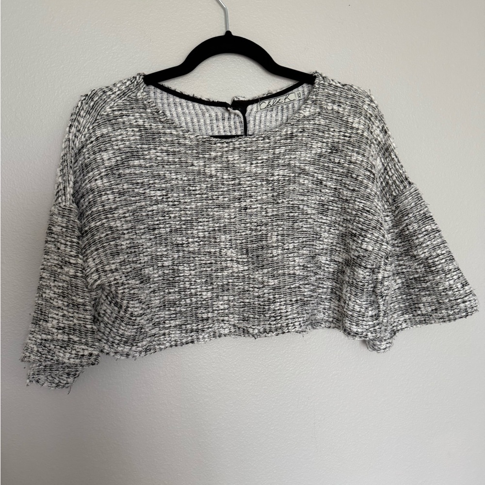 Chloe K Women’s Gray and White Cropped Sweater
